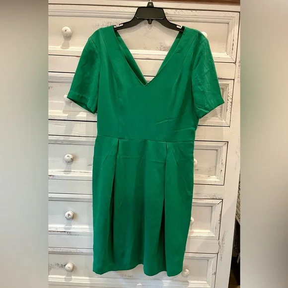 green emerald velvet dress H&M Green Mini Dress – Circular Clothing Co